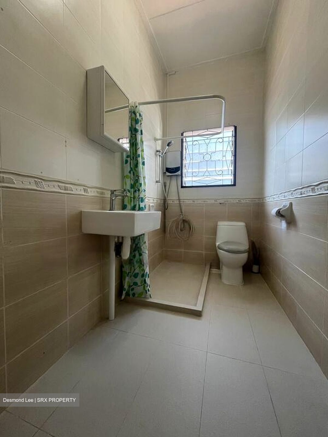 Sixth Avenue (D10), Terrace #443225061